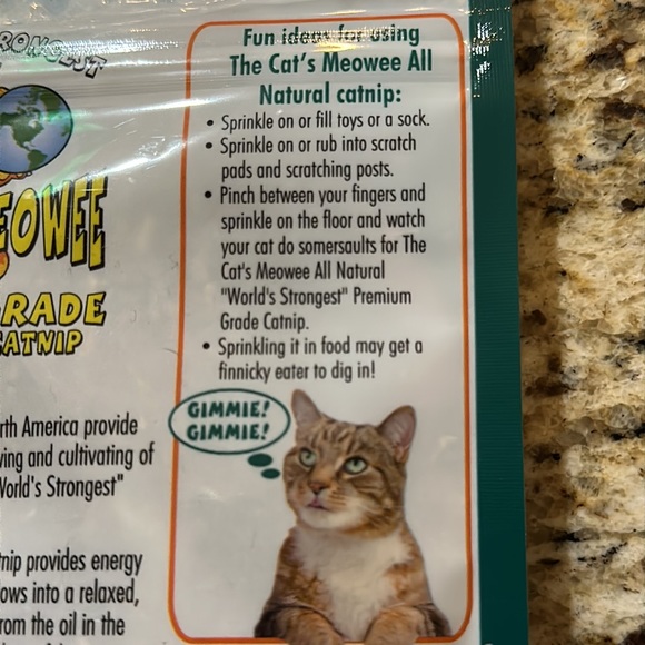 Cat toys (catnip and fish) - Picture 6 of 6